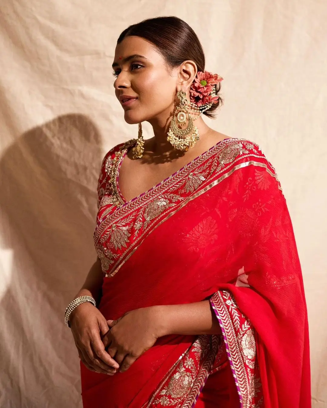 HEBAH PATEL IN RED SAREE BLOUSE 2